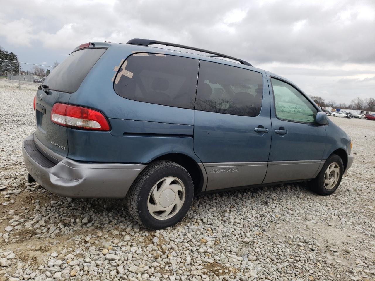 Photo 4 from auction – 2002 TOYOTA SIENNA LE with VIN 4T3ZF13C92U495606