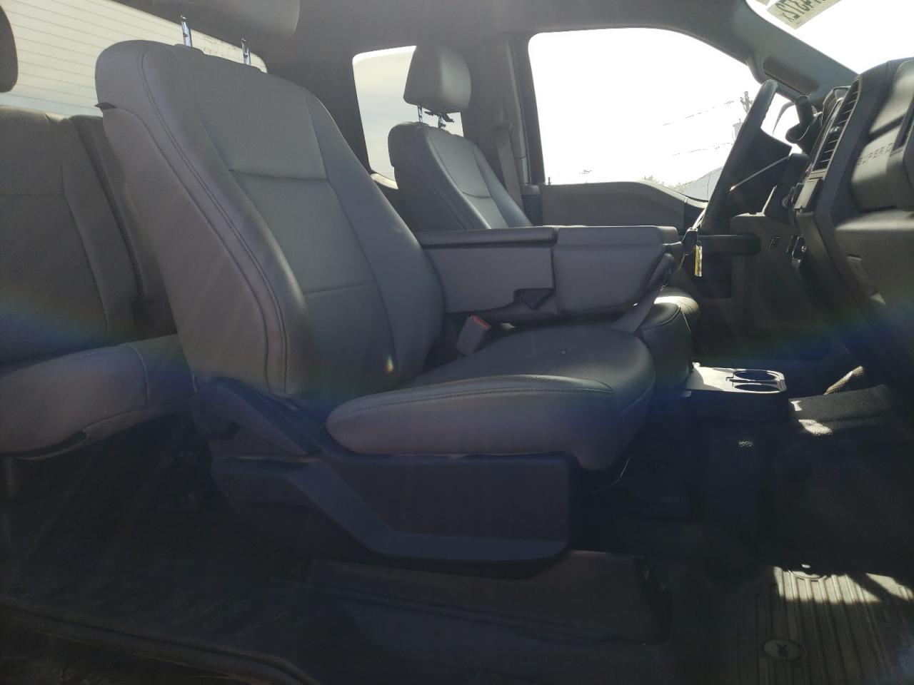 Photo 5 from auction – 2017 FORD F350 SUPER with VIN 1FT8X3B64HEB26104