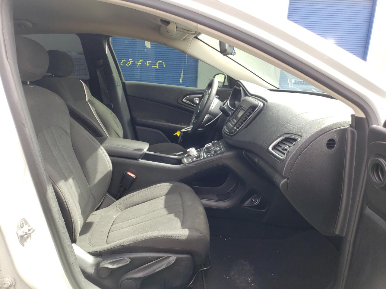 Photo 5 from auction – 2016 CHRYSLER 200 LIMITE with VIN 1C3CCCAB7GN168077