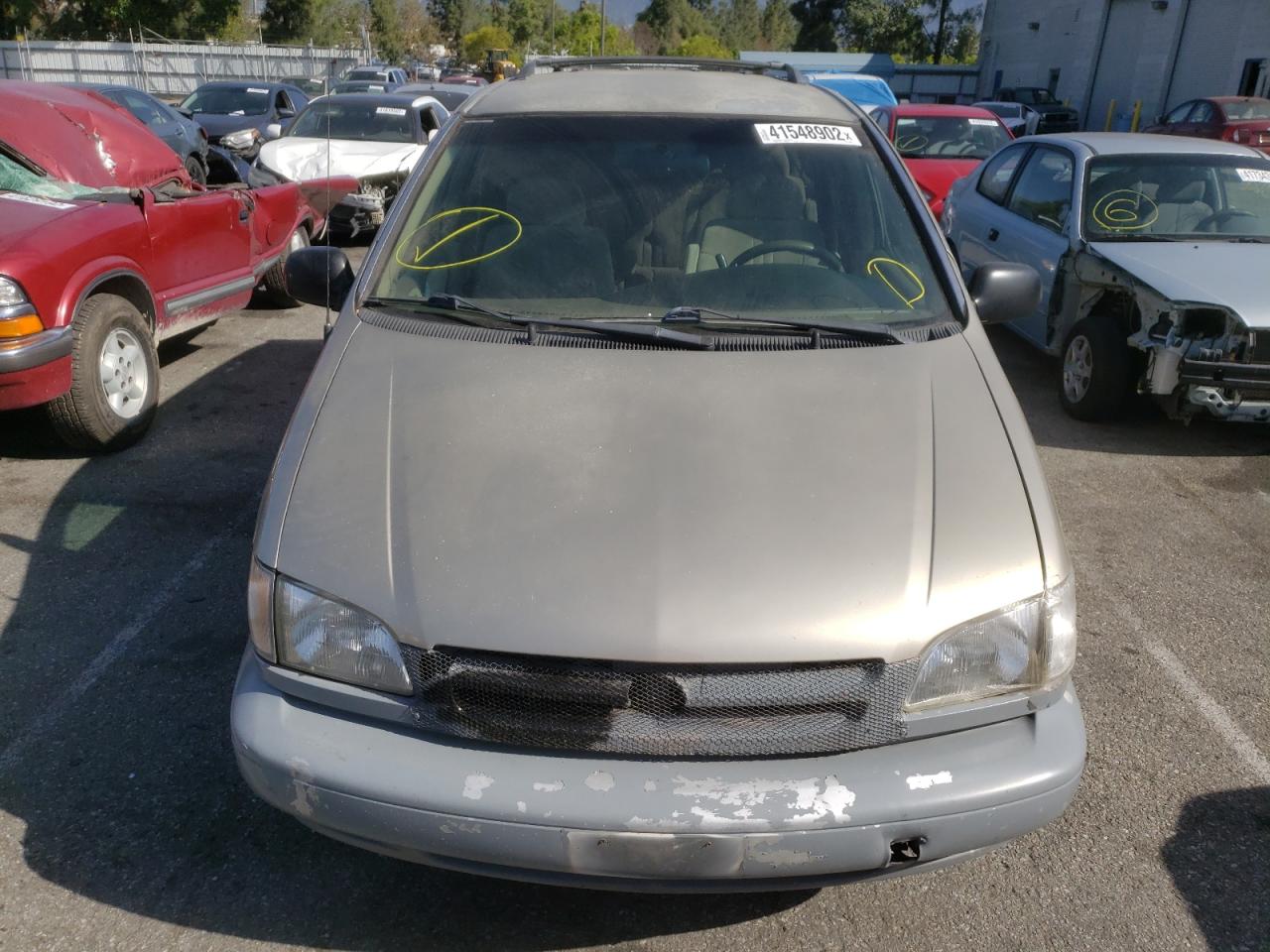 Photo 9 from auction – 2000 TOYOTA SIENNA LE with VIN 4T3ZF13C6YU290155