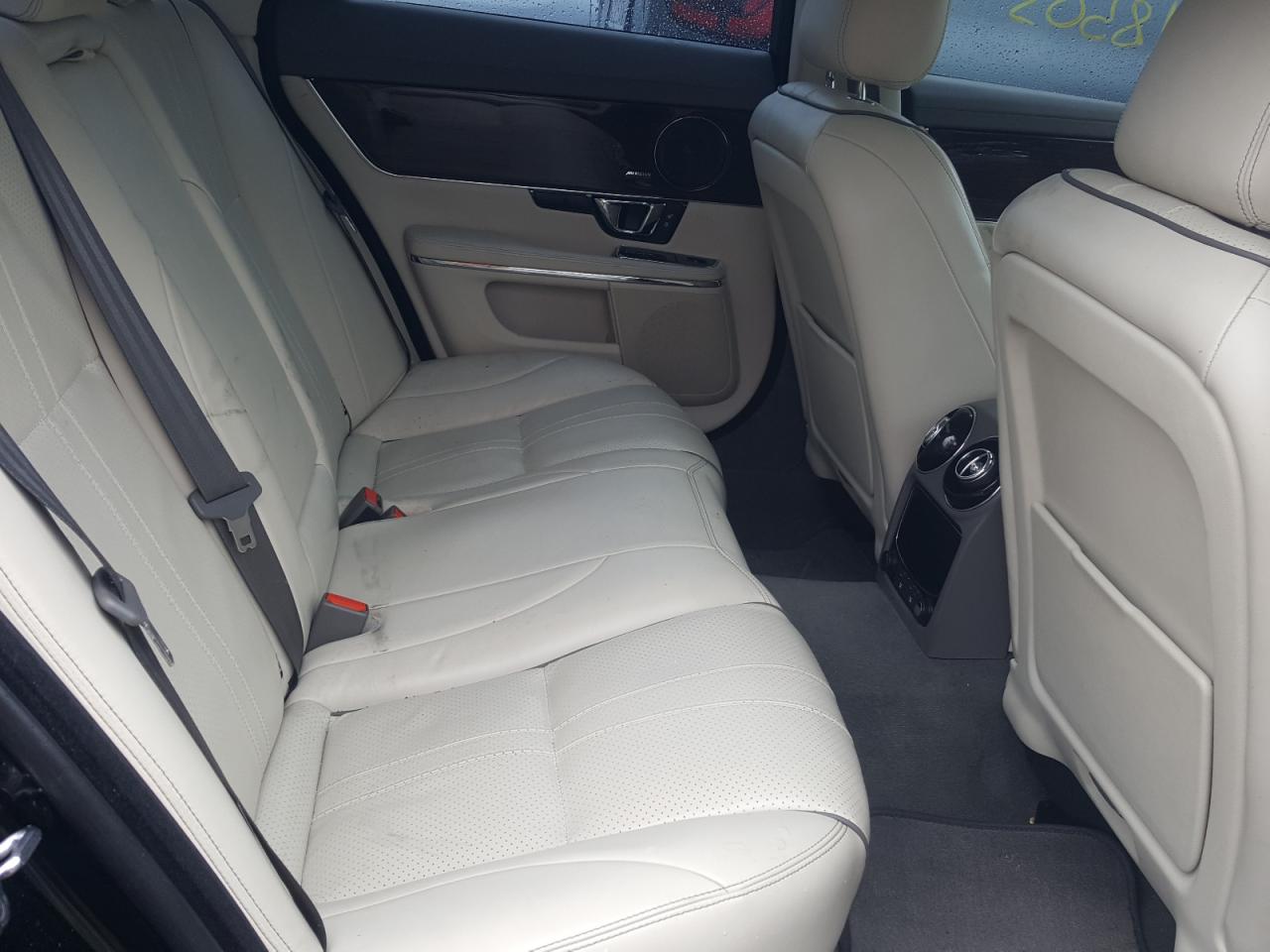 Photo 6 from auction – 2017 JAGUAR XJ with VIN SAJWA1C71H8W08775