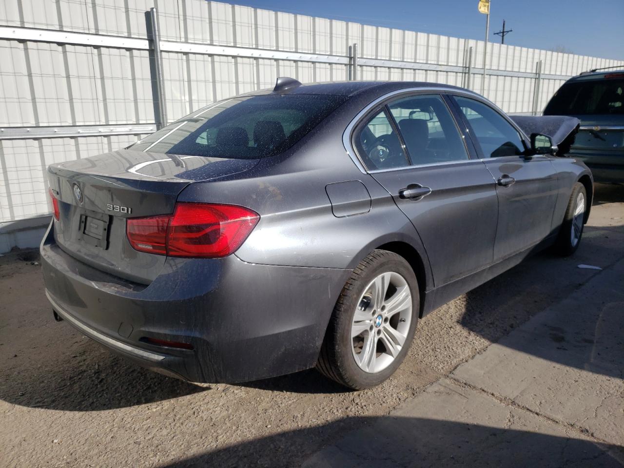 Photo 4 from auction – 2017 BMW 330 XI with VIN WBA8D9C51HK677543