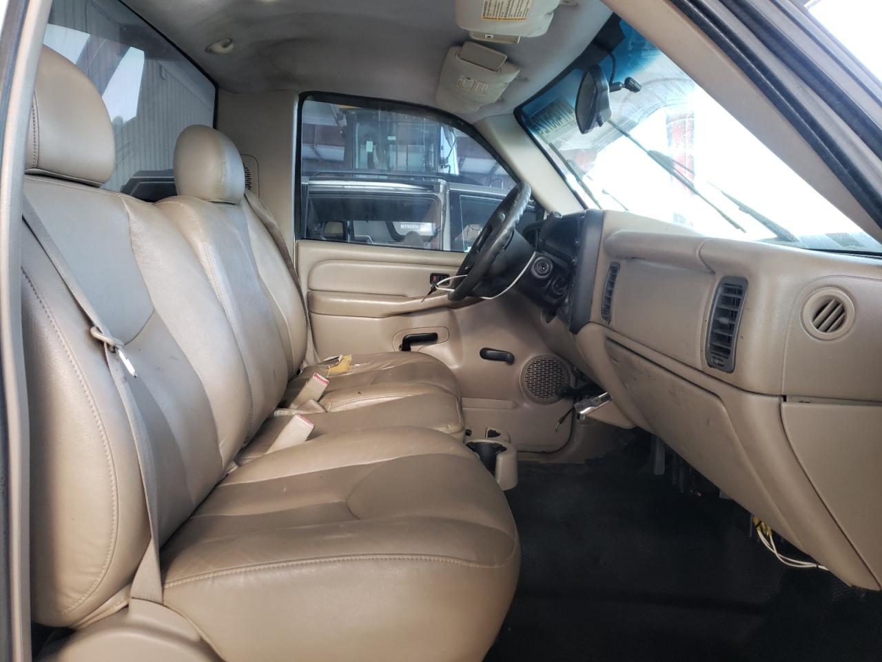Photo 5 from auction – 2005 CHEVROLET SILVERADO with VIN 1GCEC14V15Z319645