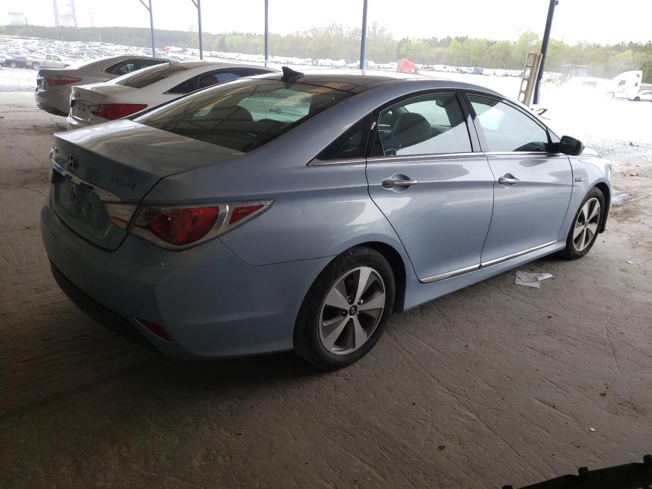 Photo 4 from auction – 2011 HYUNDAI SONATA HYB with VIN KMHEC4A40BA002426
