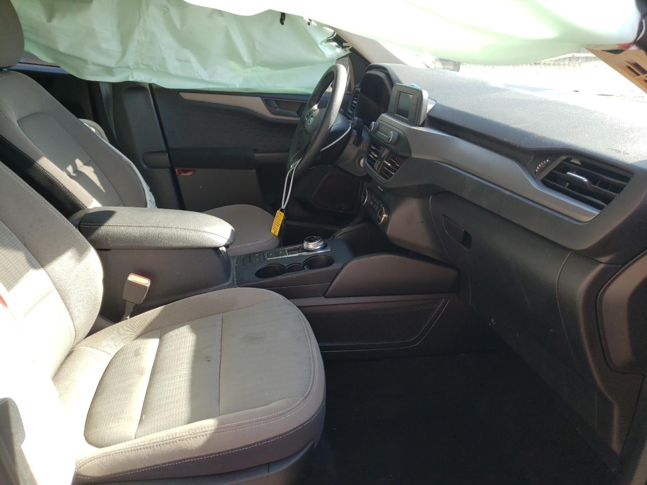 Photo 5 from auction – 2020 FORD ESCAPE S with VIN 1FMCU0F61LUB95385