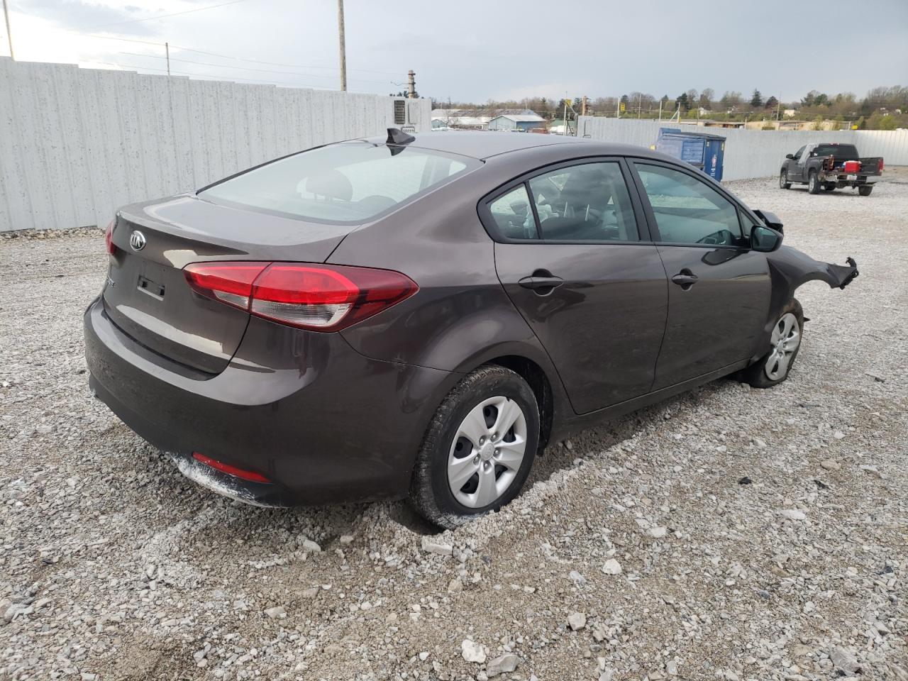 Photo 4 from auction – 2017 KIA FORTE LX with VIN 3KPFK4A76HE050170