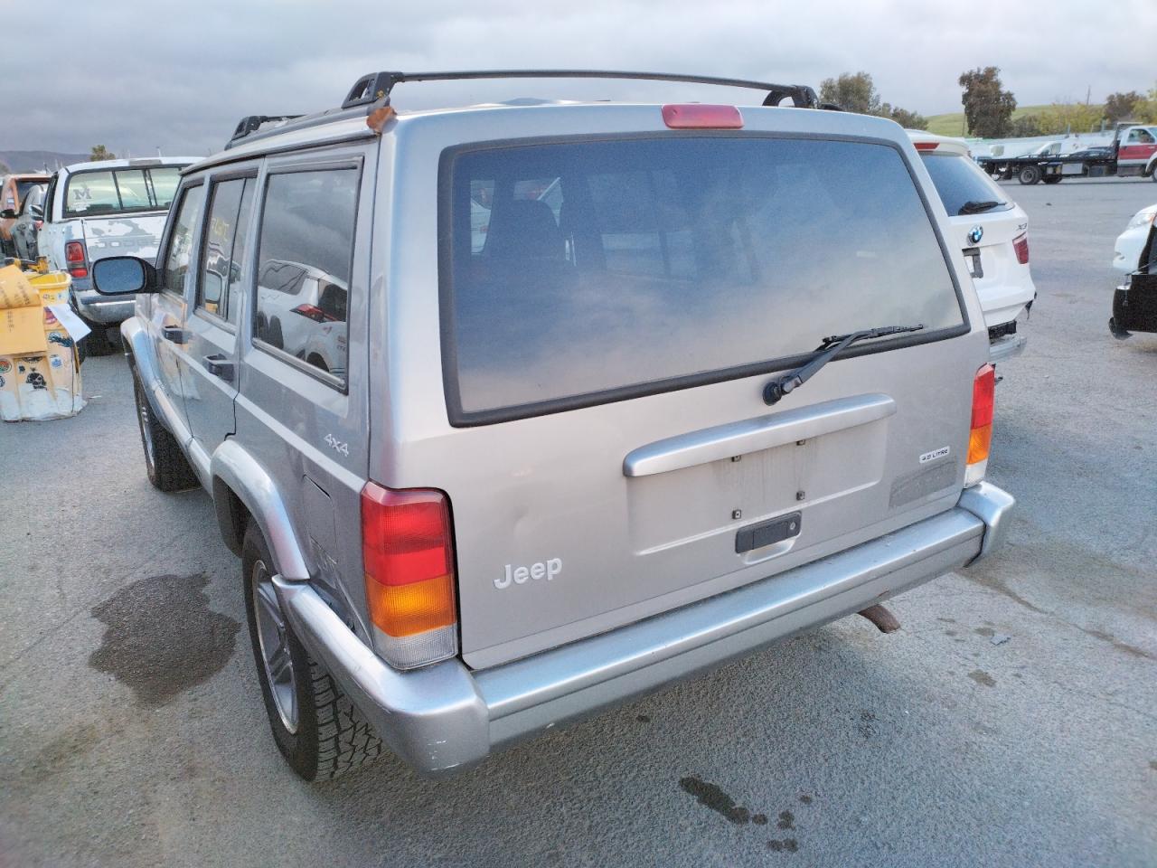 Photo 3 from auction – 2001 JEEP CHEROKEE C with VIN 1J4FF58S31L521218