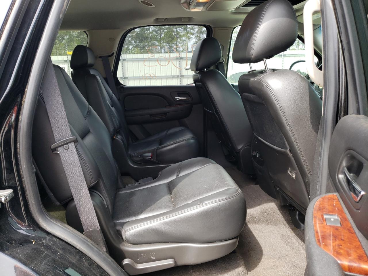 Photo 6 from auction – 2010 CHEVROLET TAHOE with VIN 1GNUCCE01AR103757