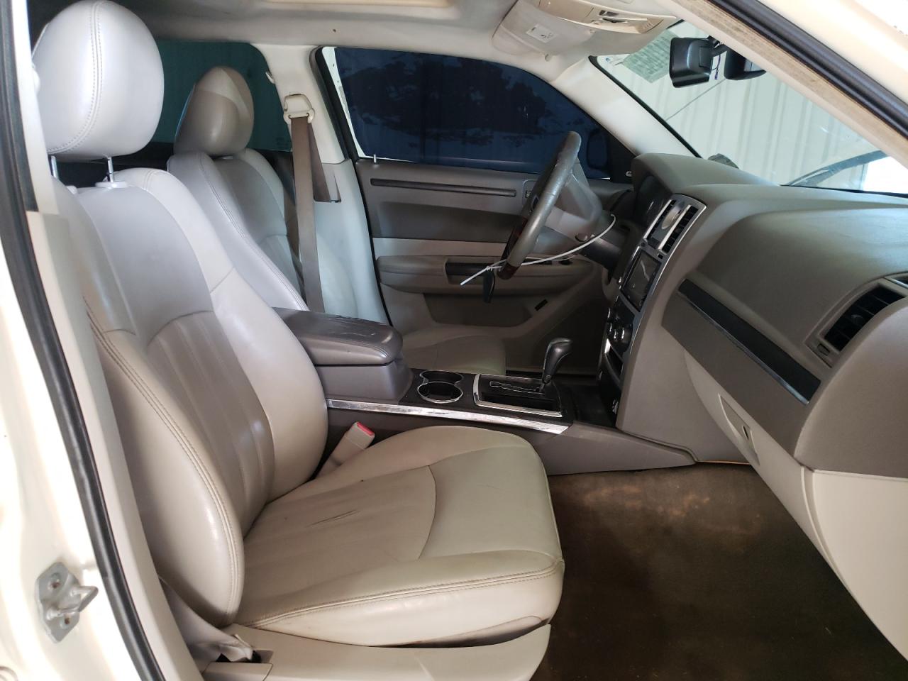 Photo 5 from auction – 2009 CHRYSLER 300C with VIN 2C3KA63T19H580760