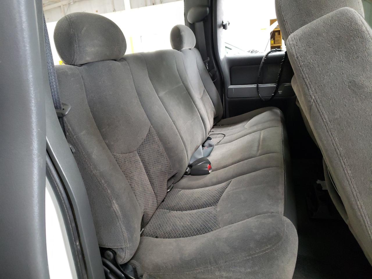 Photo 6 from auction – 2005 CHEVROLET SILVERADO with VIN 1GCEK19Z95Z288871