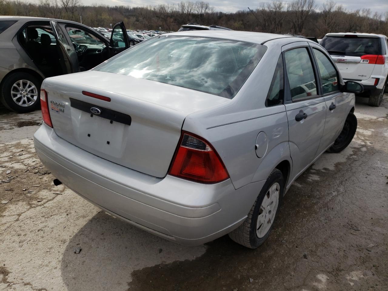 Photo 4 from auction – 2007 FORD FOCUS ZX4 with VIN 1FAFP34N87W347912