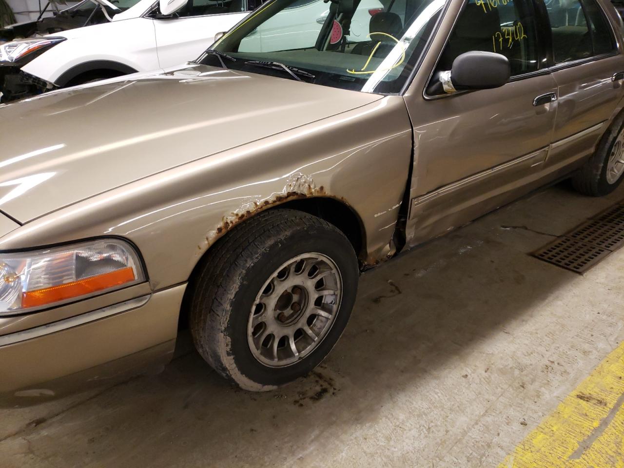 Photo 9 from auction – 2003 MERCURY GRAND MARQ with VIN 2MEFM74W03X606392