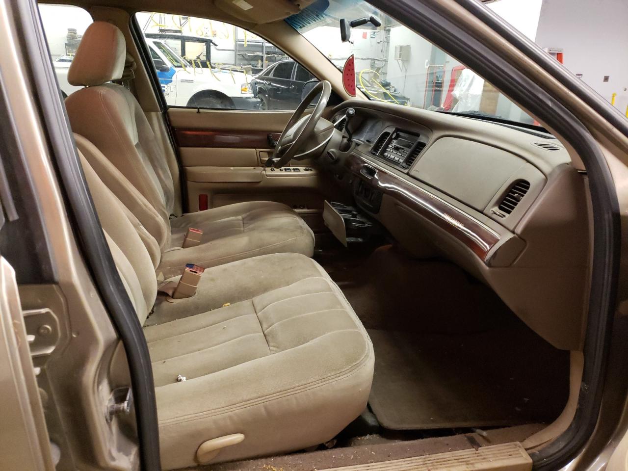 Photo 5 from auction – 2003 MERCURY GRAND MARQ with VIN 2MEFM74W03X606392