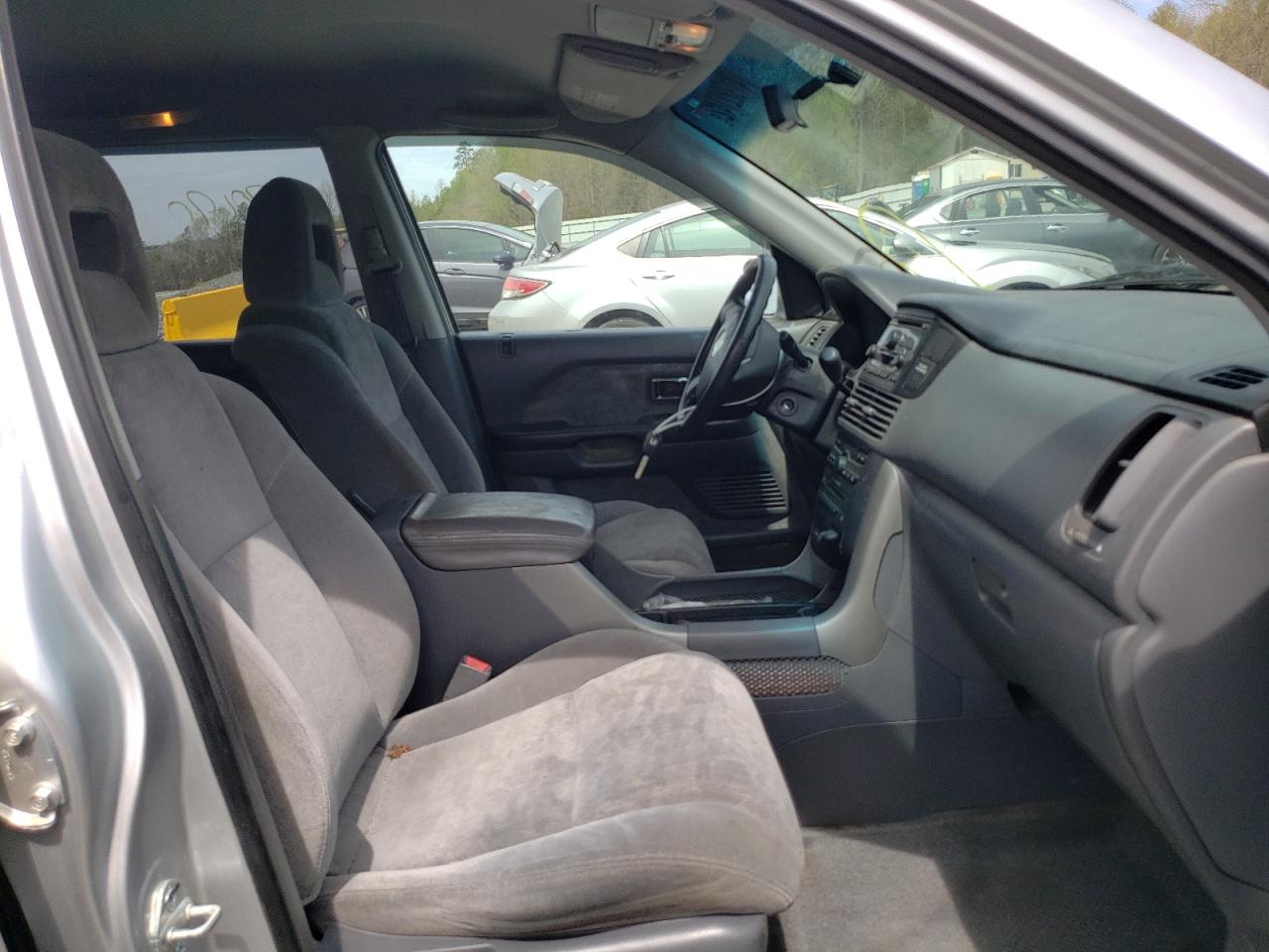 Photo 5 from auction – 2005 HONDA PILOT EX with VIN 5FNYF18445B033607