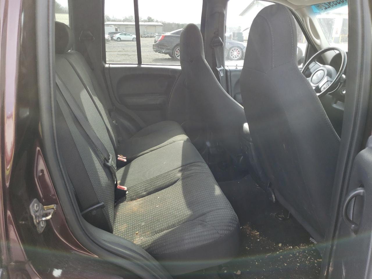 Photo 6 from auction – 2004 JEEP LIBERTY SP with VIN 1J4GL48K94W136952