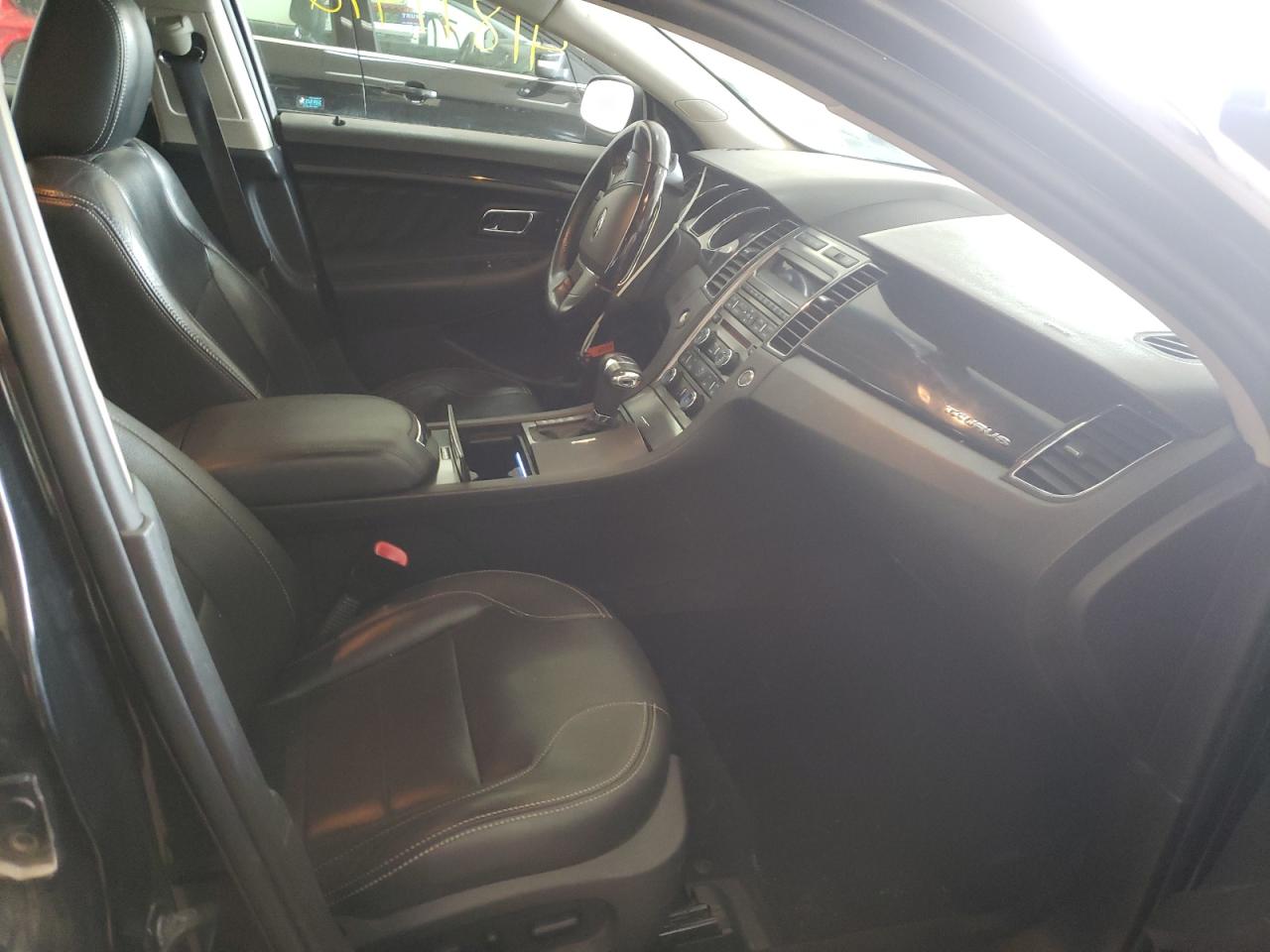 Photo 5 from auction – 2010 FORD TAURUS LIM with VIN 1FAHP2FW0AG151425