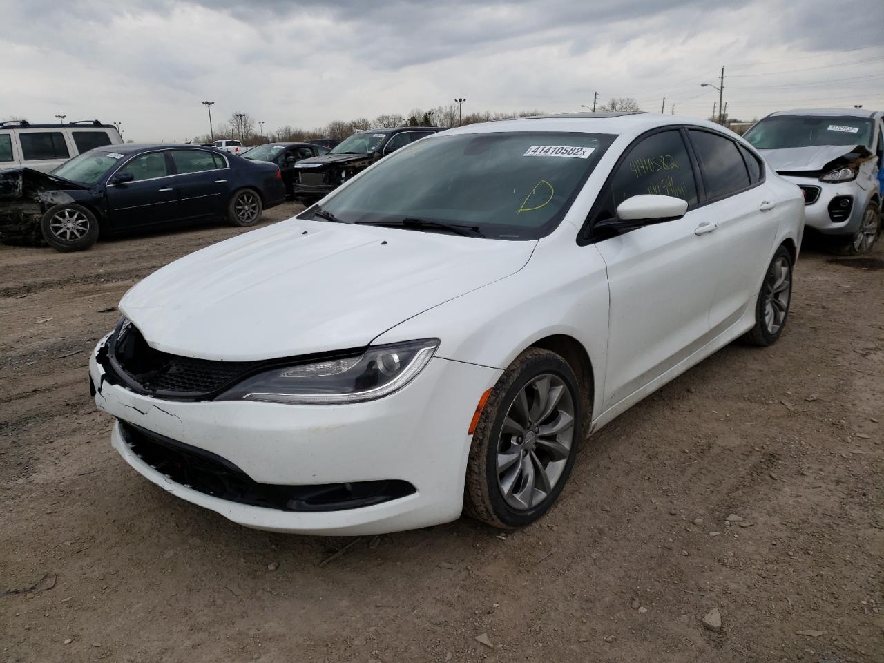 Photo 2 from auction – 2015 CHRYSLER 200 S with VIN 1C3CCCBB1FN537271