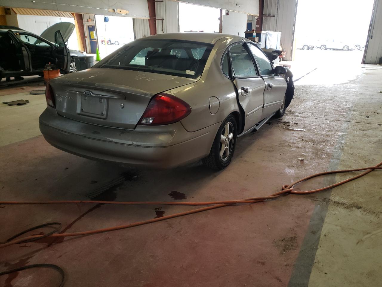 Photo 4 from auction – 2002 FORD TAURUS with VIN 1FAFP55242A210021