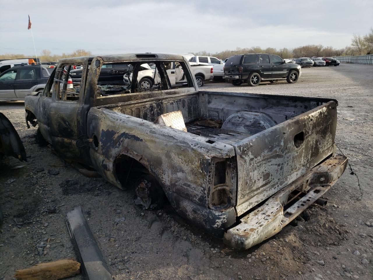 صورة رقم 3 من المزاد - 2004 CHEVROLET SILVERADO مع VIN 2GCEK19T841349145