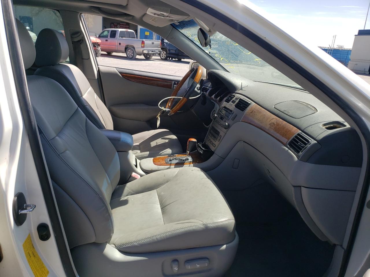 Photo 5 from auction – 2005 LEXUS ES 330 with VIN JTHBA30G555072938