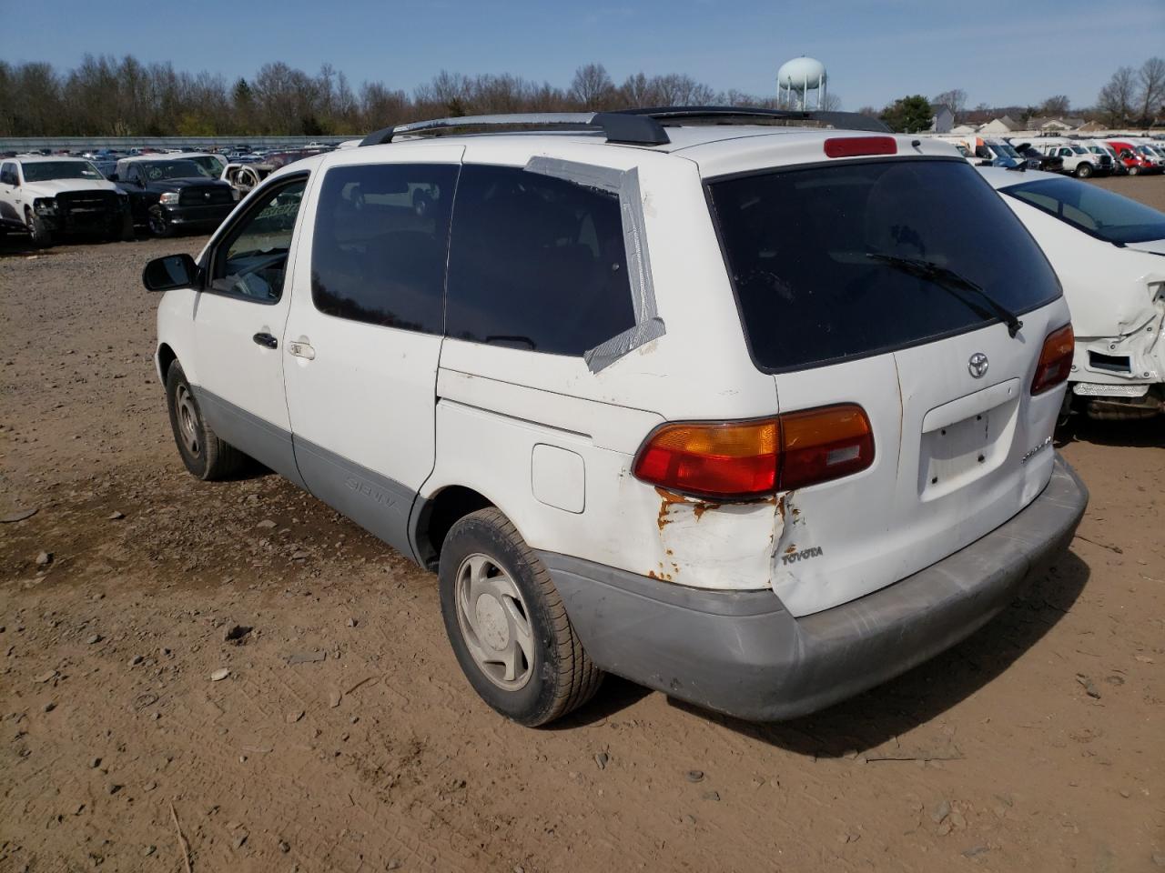Photo 3 from auction – 2000 TOYOTA SIENNA LE with VIN 4T3ZF13C3YU233606