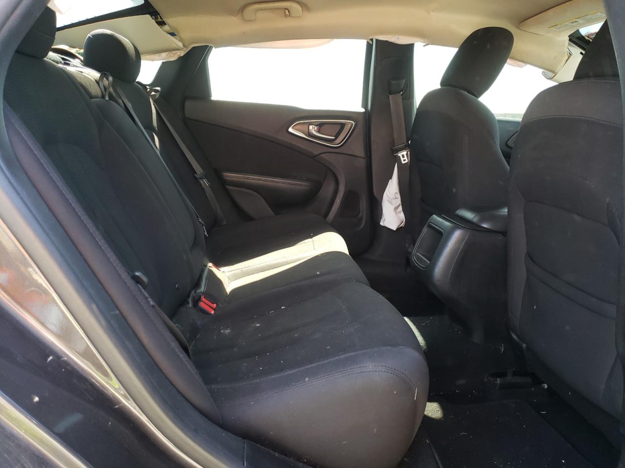 Photo 6 from auction – 2015 CHRYSLER 200 LIMITE with VIN 1C3CCCAB4FN720357