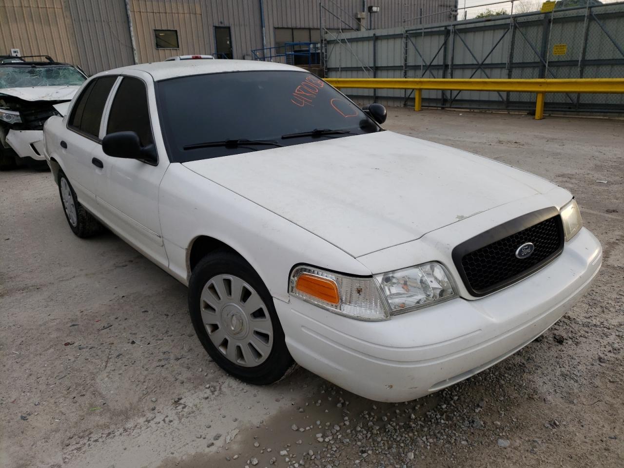 FORD CROWN VICT 2008 with VIN 2FAFP71V08X158317 - Photo from auction