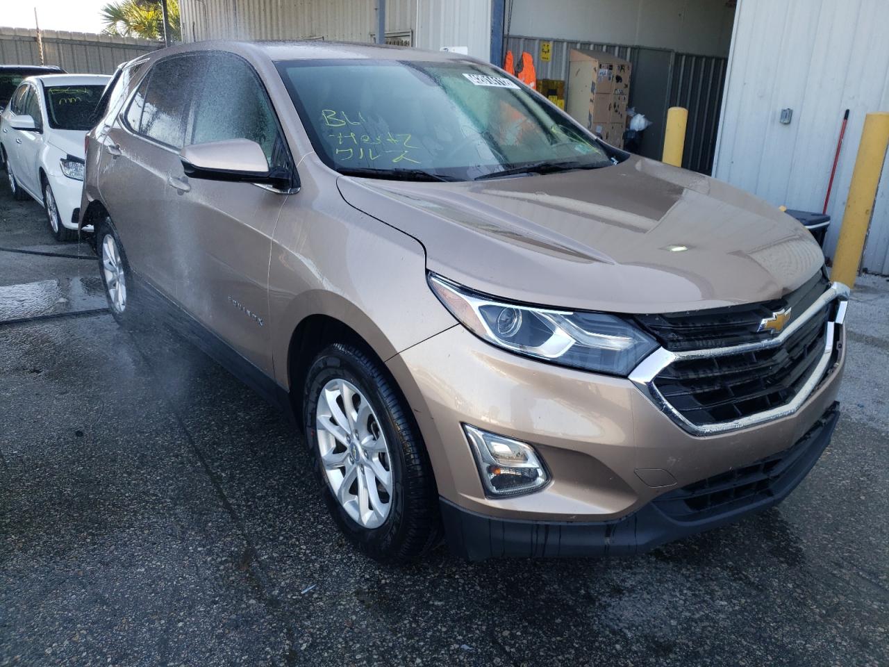 CHEVROLET EQUINOX LT 2018 with VIN 2GNAXJEV1J6322947 - Photo from auction