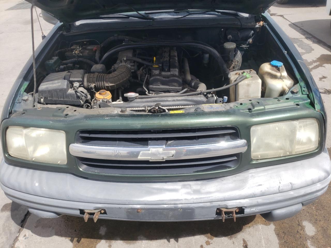 Photo 7 from auction – 2002 CHEVROLET TRACKER with VIN 2CNBJ13C126907962