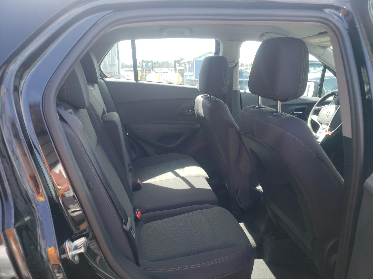 Photo 6 from auction – 2018 CHEVROLET TRAX LS with VIN 3GNCJNSBXJL407132