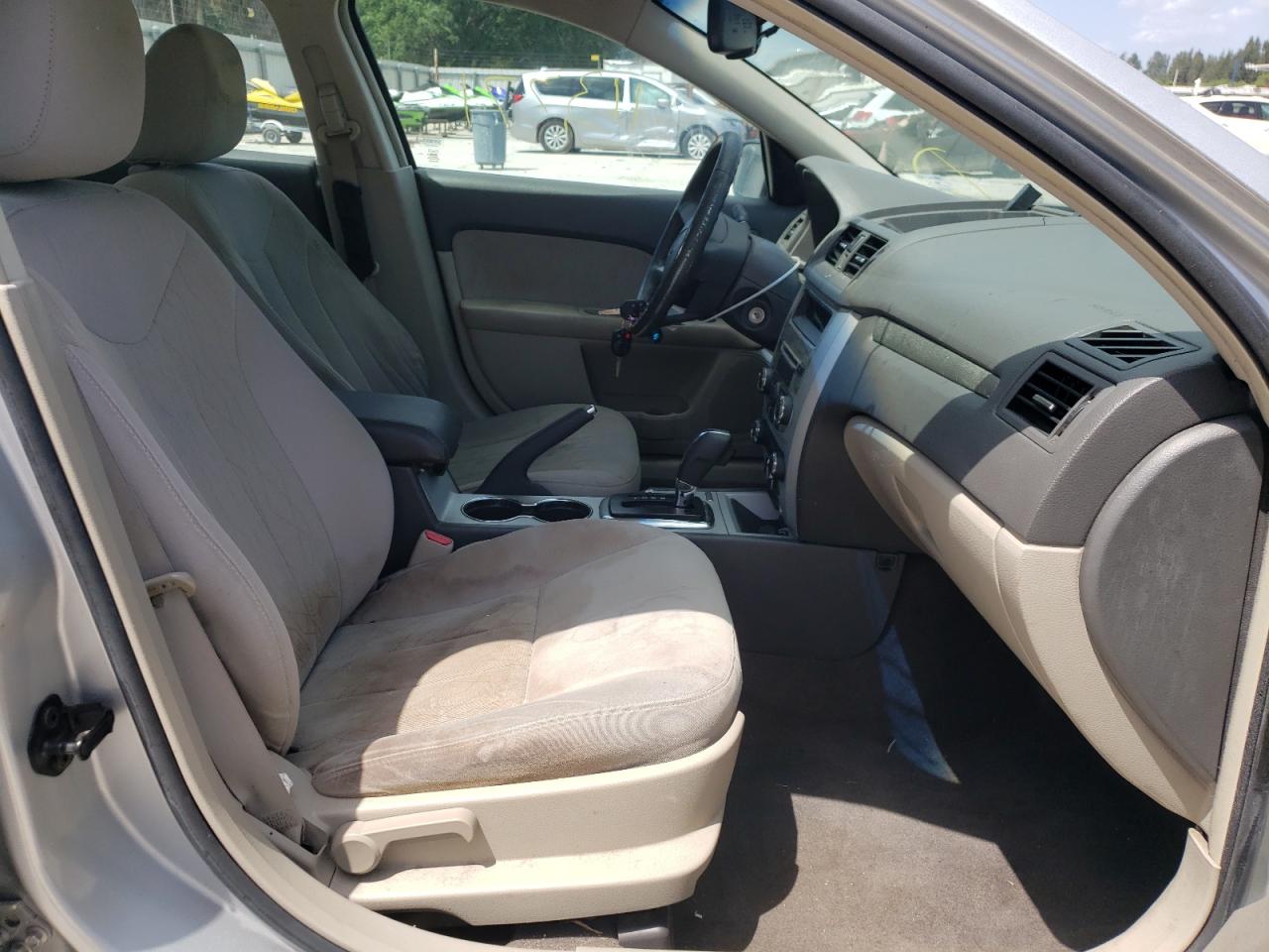 Photo 5 from auction – 2010 MERCURY MILAN with VIN 3MEHM0HA8AR614685