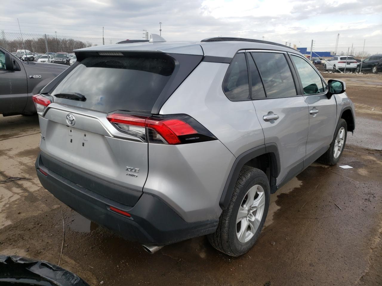 Photo 4 from auction – 2021 TOYOTA RAV4 XLE with VIN 2T3P1RFVXMC191870