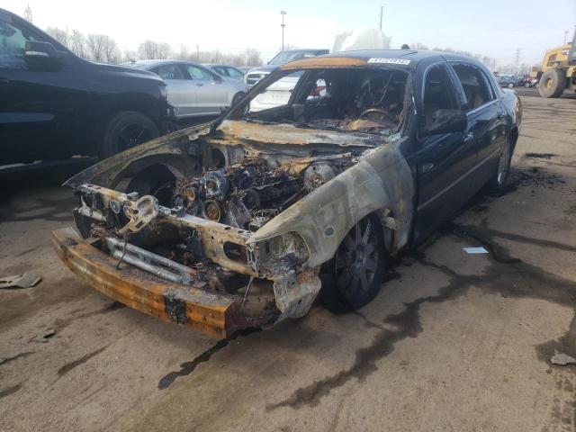 Photo 2 from auction – 2004 LINCOLN TOWN CAR U with VIN 1LNHM83W74Y682769