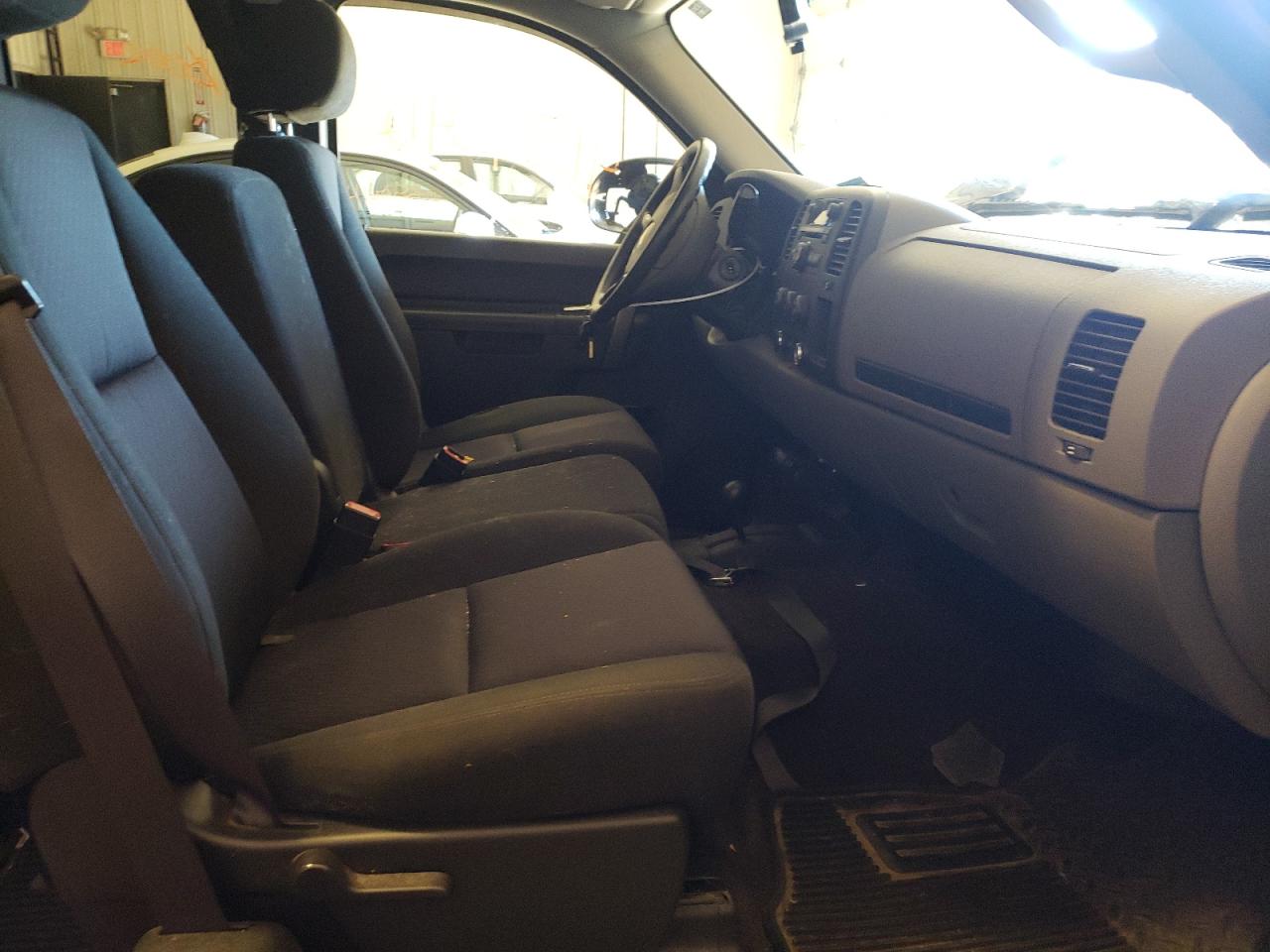 Photo 5 from auction – 2011 CHEVROLET SILVERADO with VIN 1GCRKREA8BZ382056