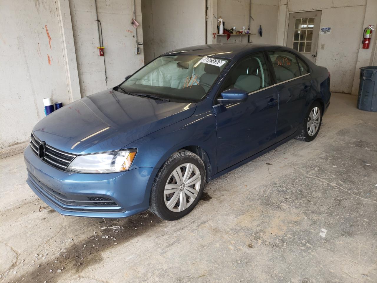Photo 2 from auction – 2017 VOLKSWAGEN JETTA S with VIN 3VW2B7AJ8HM233701