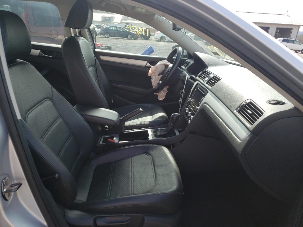 Photo 5 from auction – 2012 VOLKSWAGEN PASSAT SE with VIN 1VWBP7A39CC096460
