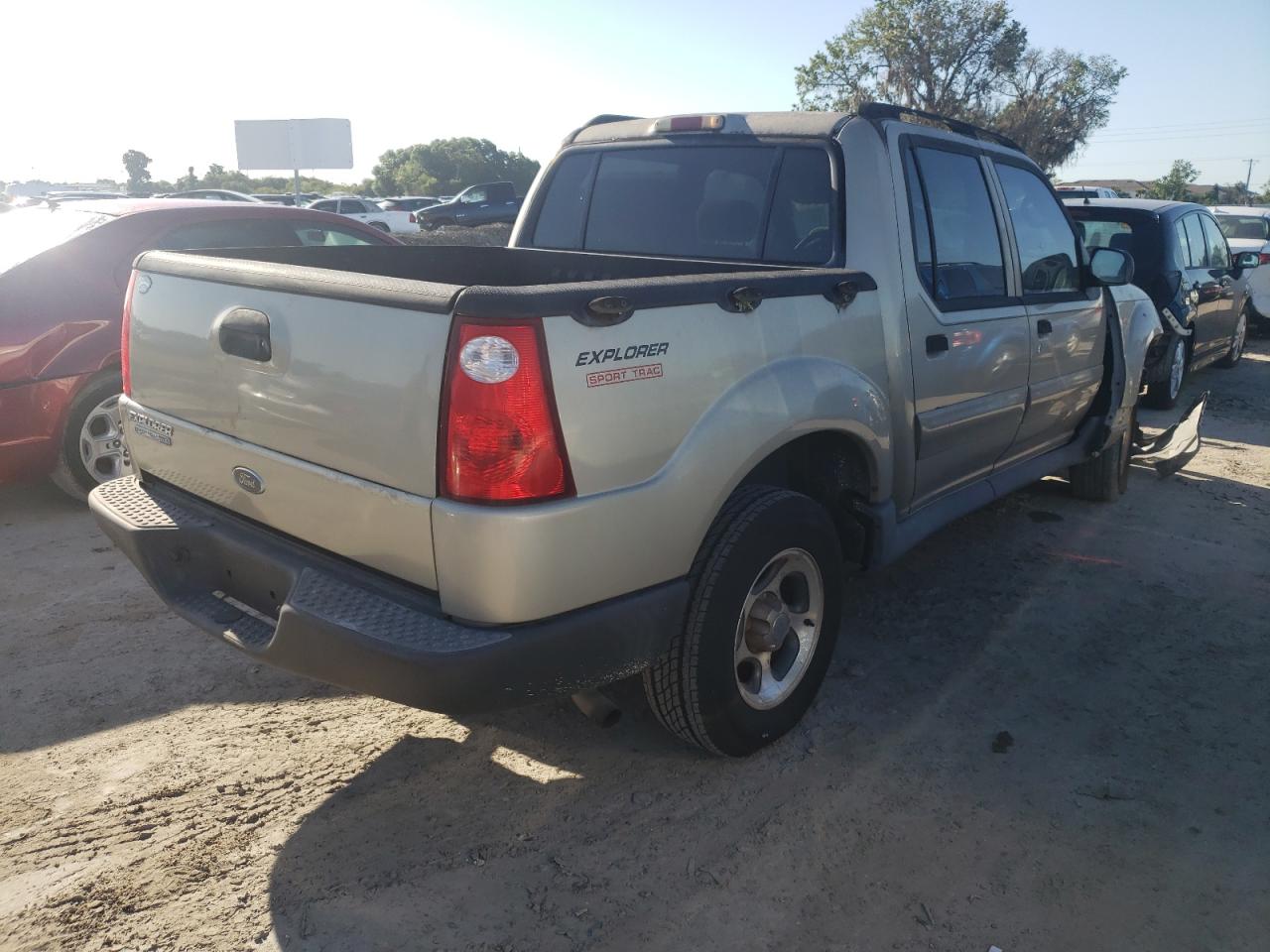 Photo 4 from auction – 2005 FORD EXPLORER S with VIN 1FMZU67K75UA39203