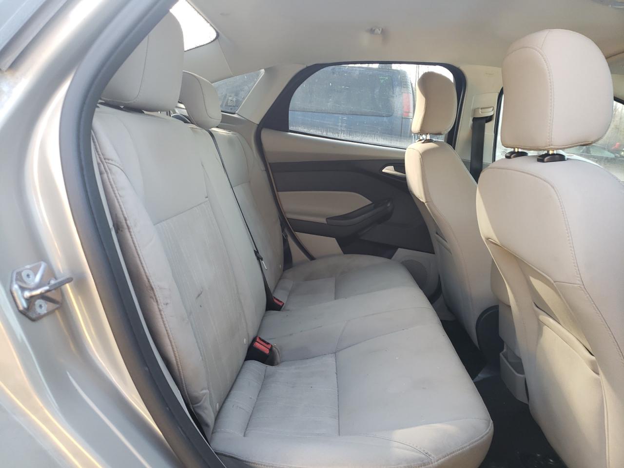 Photo 6 from auction – 2015 FORD FOCUS SE with VIN 1FADP3F21FL304247