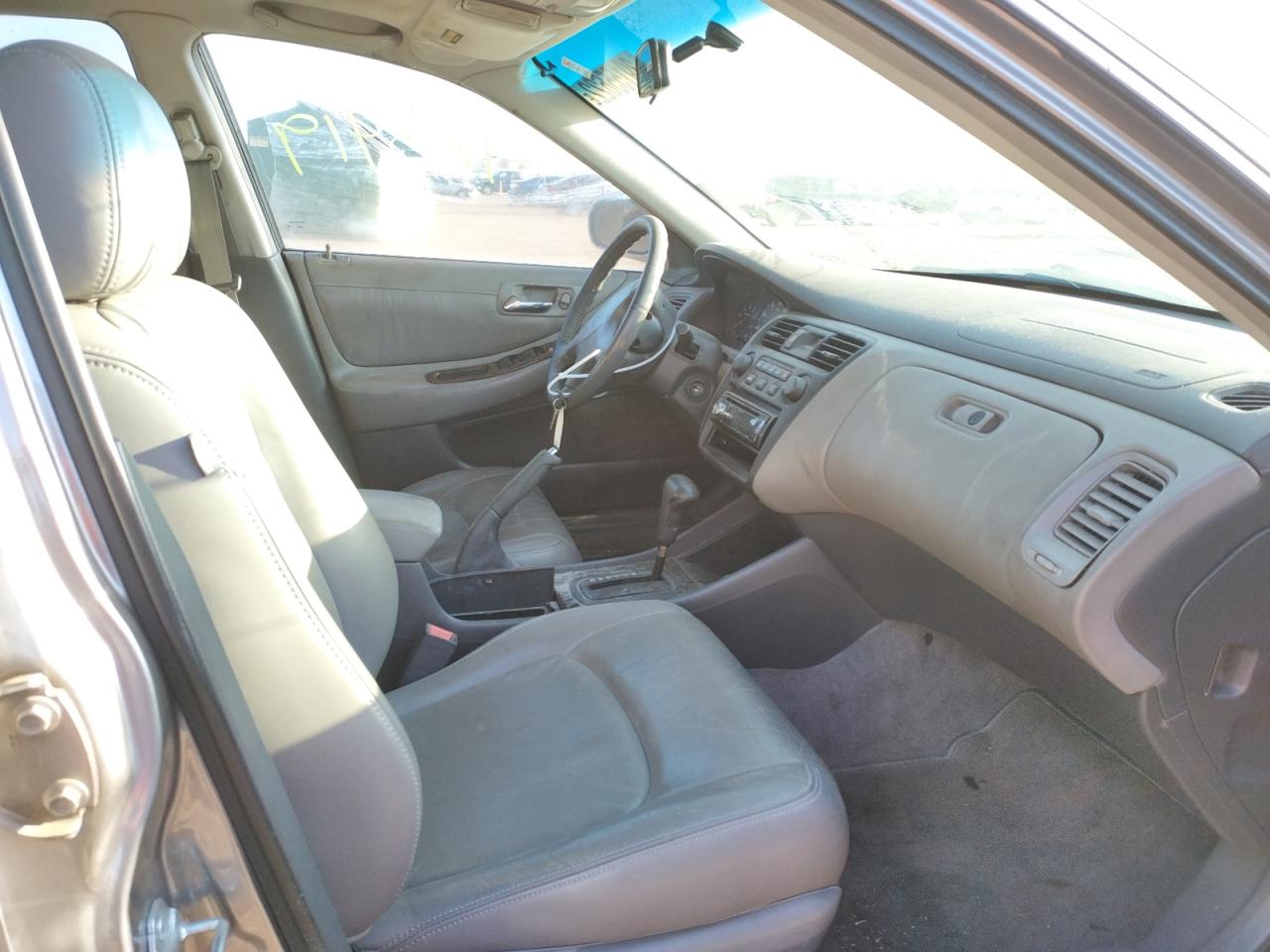 Photo 5 from auction – 2000 HONDA ACCORD with VIN 1HGCG5663YA067362