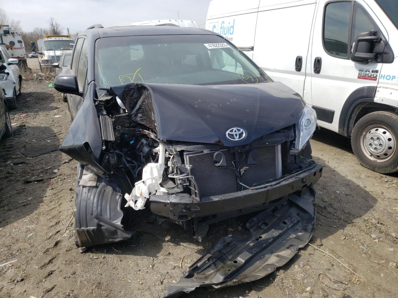 Photo 9 from auction – 2017 TOYOTA SIENNA XLE with VIN 5TDYZ3DC2HS852485