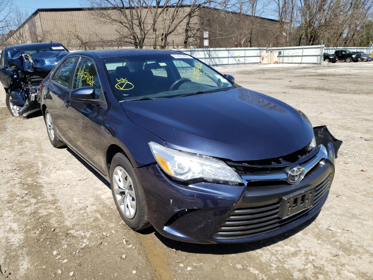 TOYOTA CAMRY LE 2016 مع رقم تعريف المركبة 4T4BF1FK2GR533252 - صورة من المزاد