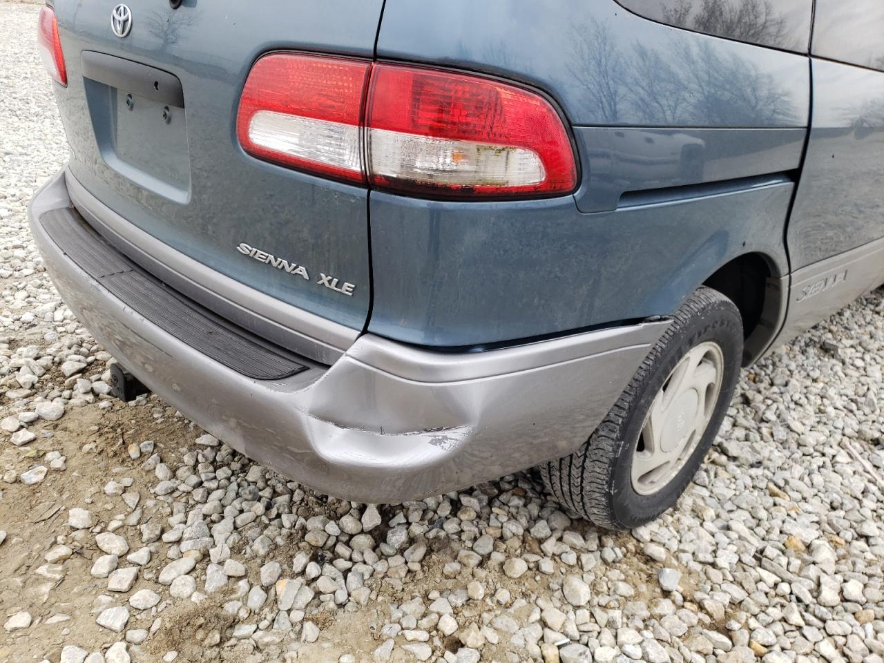 Photo 9 from auction – 2002 TOYOTA SIENNA LE with VIN 4T3ZF13C92U495606