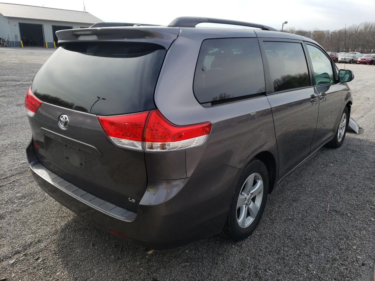 Photo 4 from auction – 2011 TOYOTA SIENNA LE with VIN 5TDKK3DC9BS041705