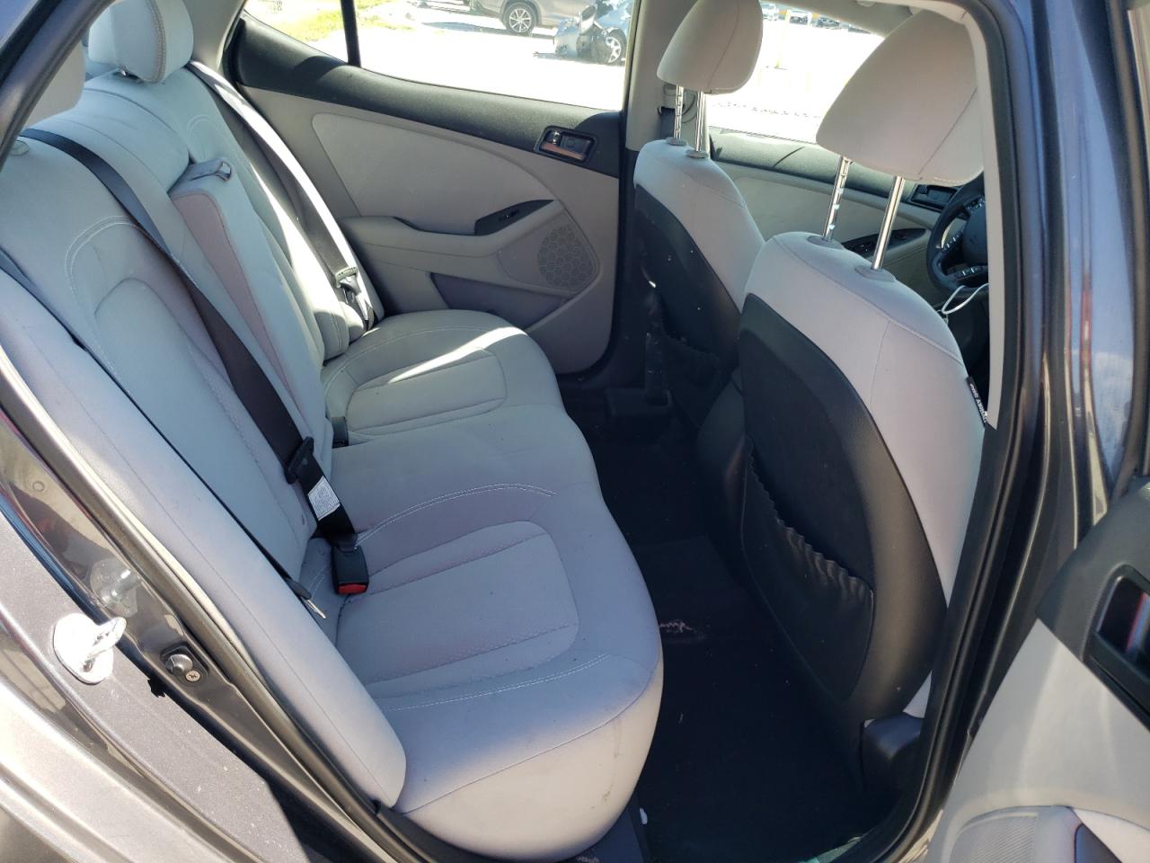 Photo 6 from auction – 2011 KIA OPTIMA LX with VIN KNAGM4A76B5054024