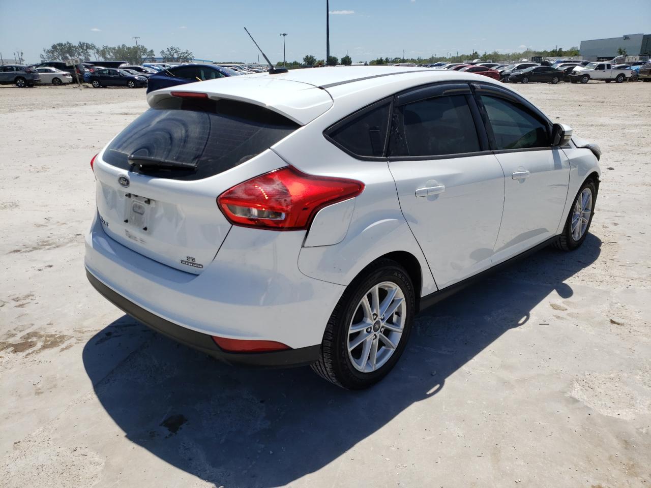 Photo 4 from auction – 2016 FORD FOCUS SE with VIN 1FADP3K21GL350314