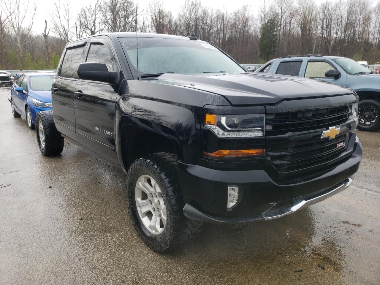 CHEVROLET SILVERADO 2017 with VIN 3GCUKRECXHG166004 - Photo from auction