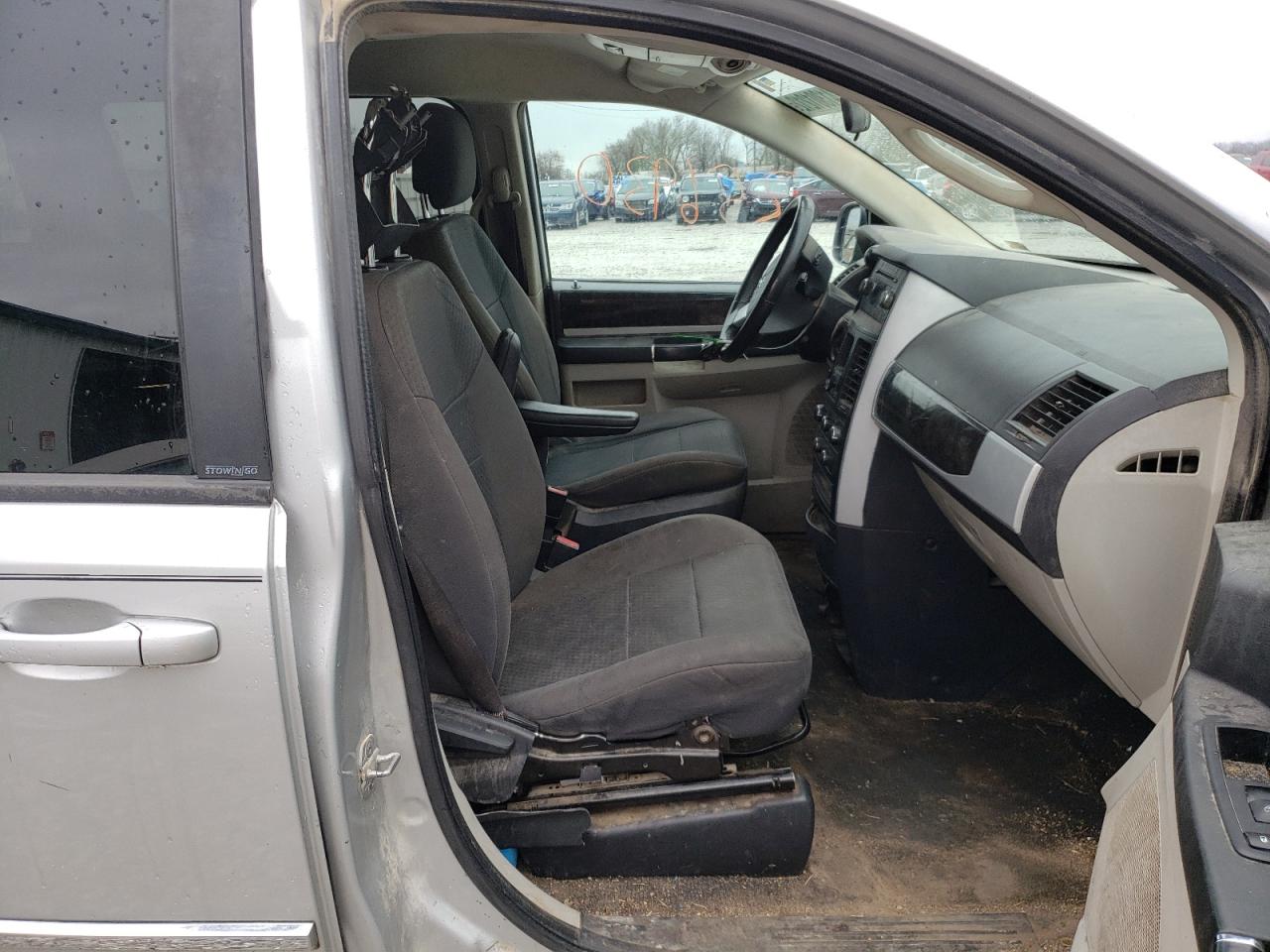 Photo 5 from auction – 2010 DODGE GRAND CARA with VIN 2D4RN5D1XAR459362