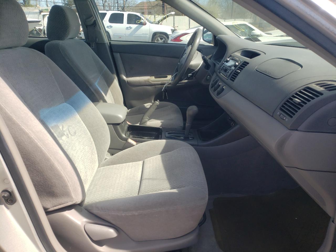Photo 5 from auction – 2002 TOYOTA CAMRY LE with VIN 4T1BE32K72U073965