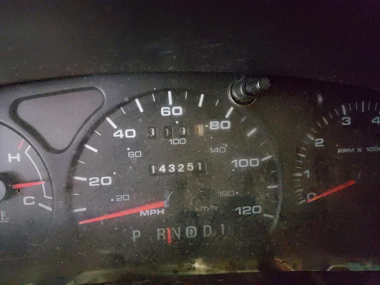 Photo 8 from auction – 2002 FORD TAURUS with VIN 1FAFP55242A210021