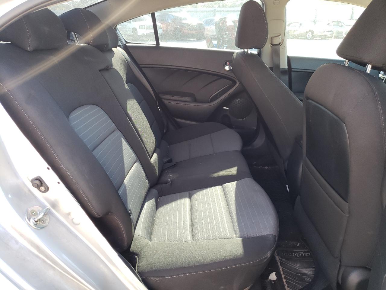 Photo 6 from auction – 2015 KIA FORTE EX with VIN KNAFX4A87F5332575